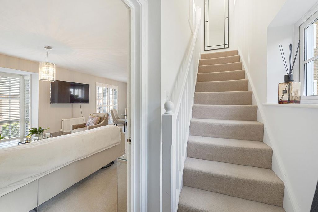 Property photo 2 of 14 72Queen02.Jpg