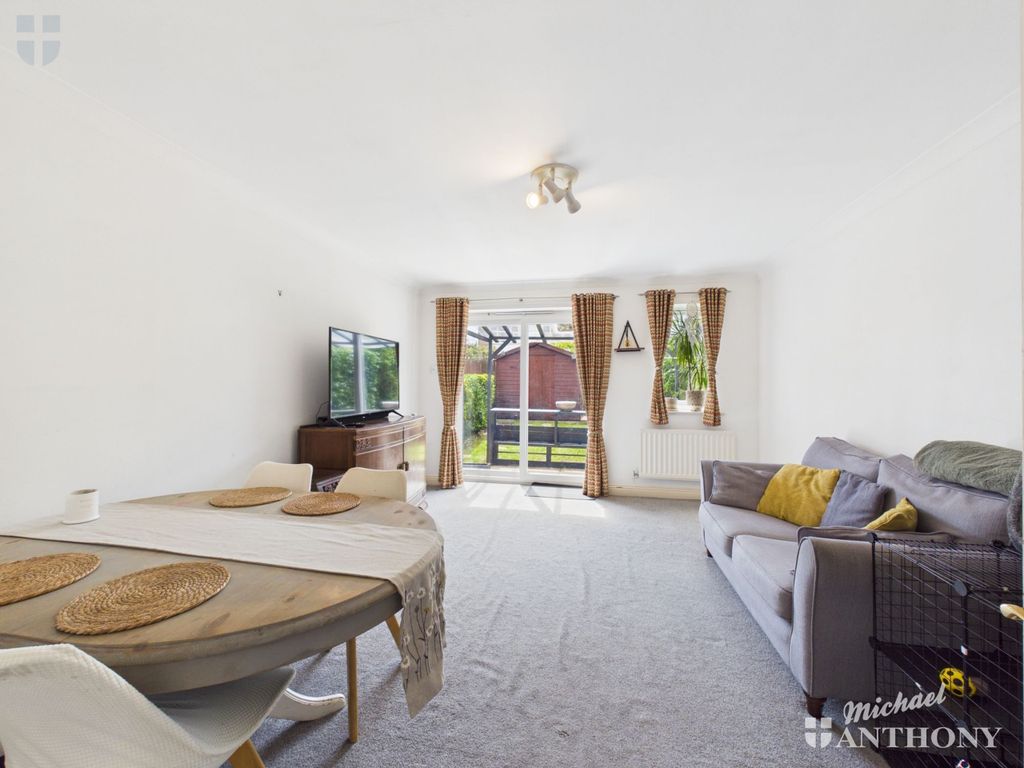 Property photo 2 of 11 Cam03852G0-Pr0704-Still002