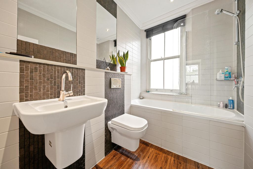 Property photo 3 of 24 Bathroom