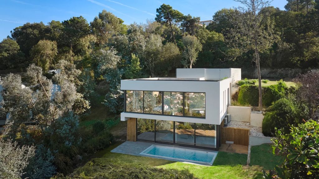 Property photo 1 of 3