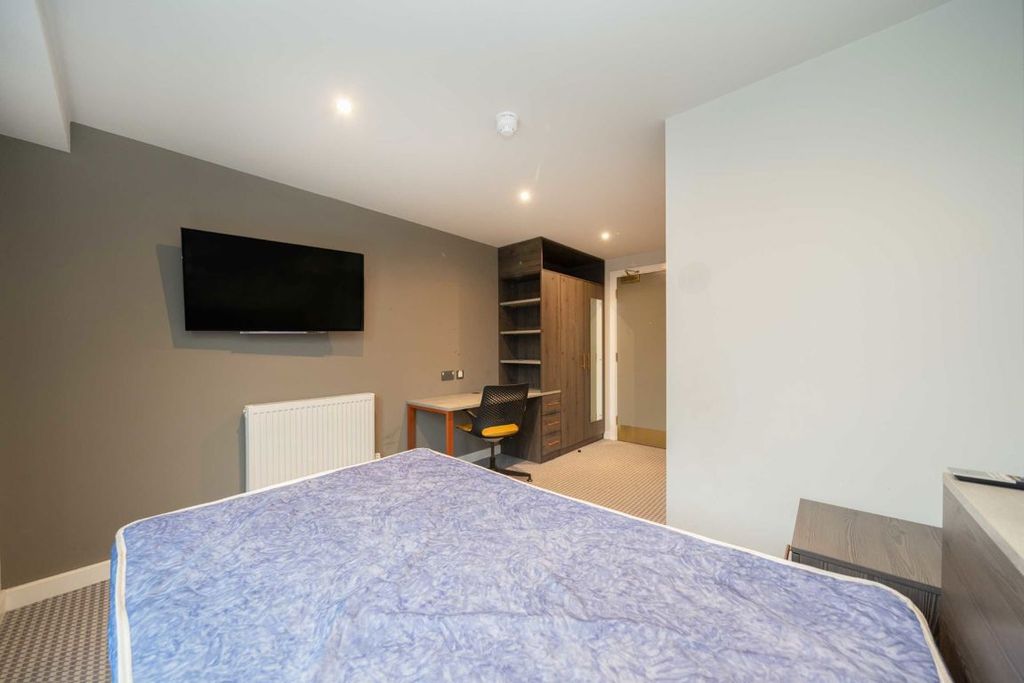 Property photo 2 of 4