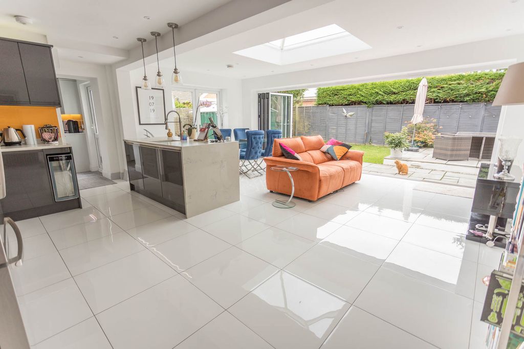 Property photo 1 of 18 Stunning Kitchen/Diner/Family Room