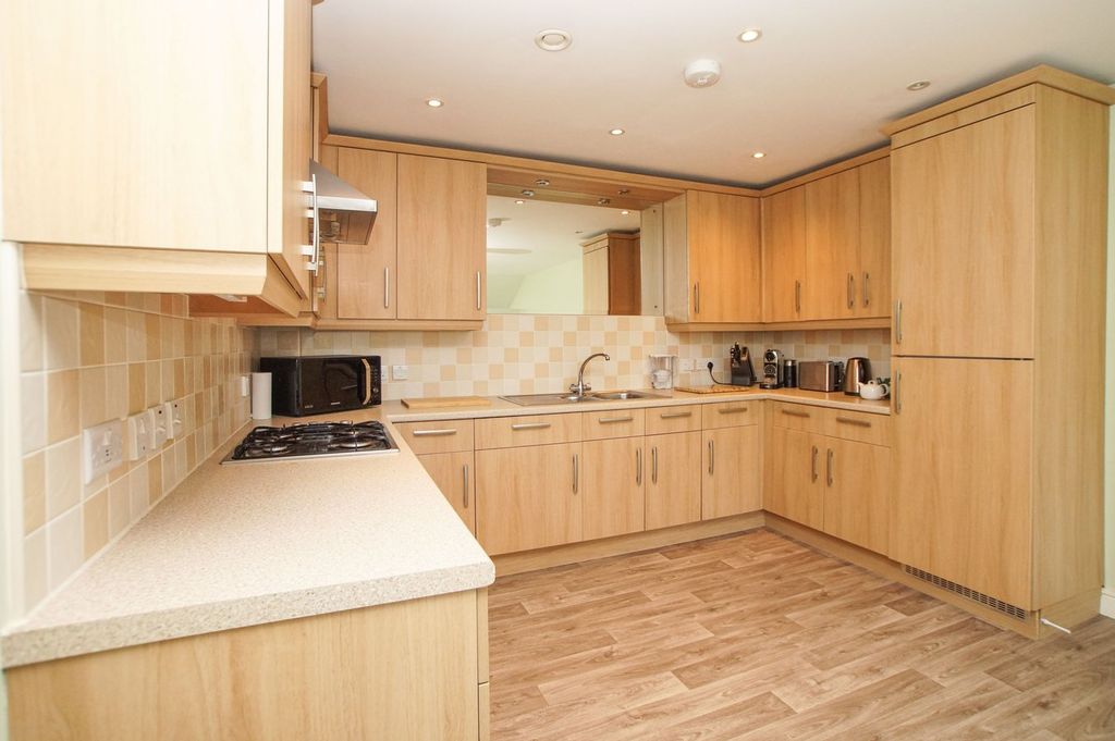 Property photo 3 of 14 Kitchen