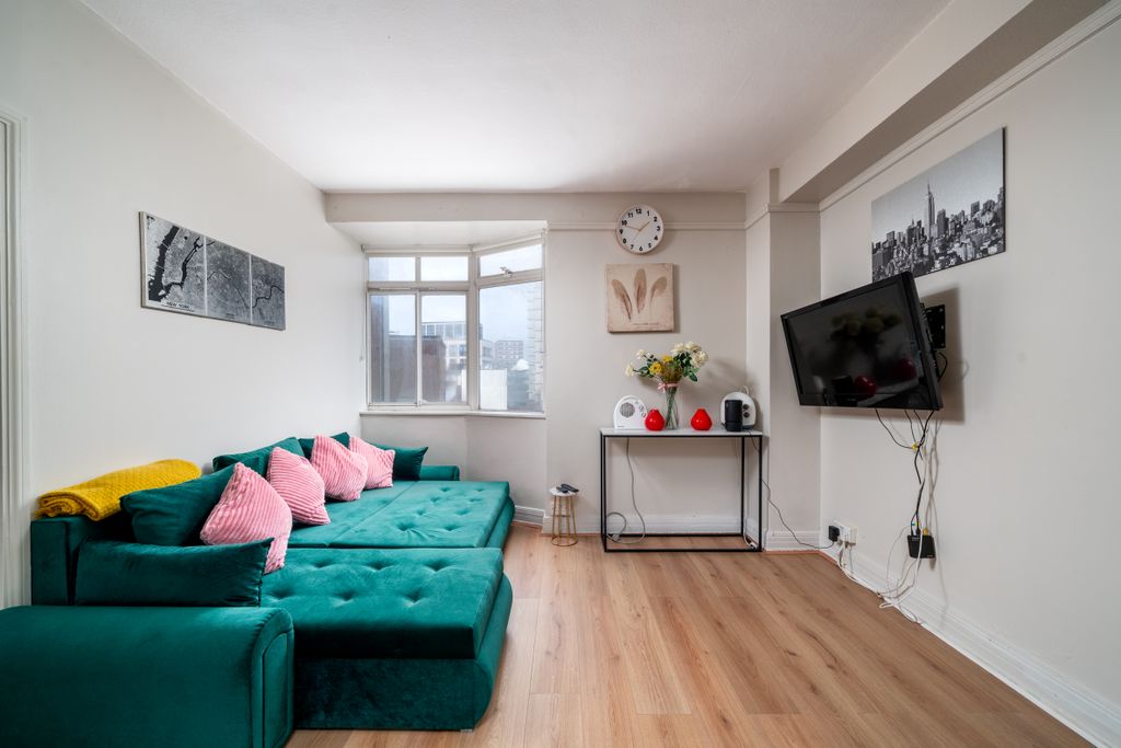 Property photo 3 of 12