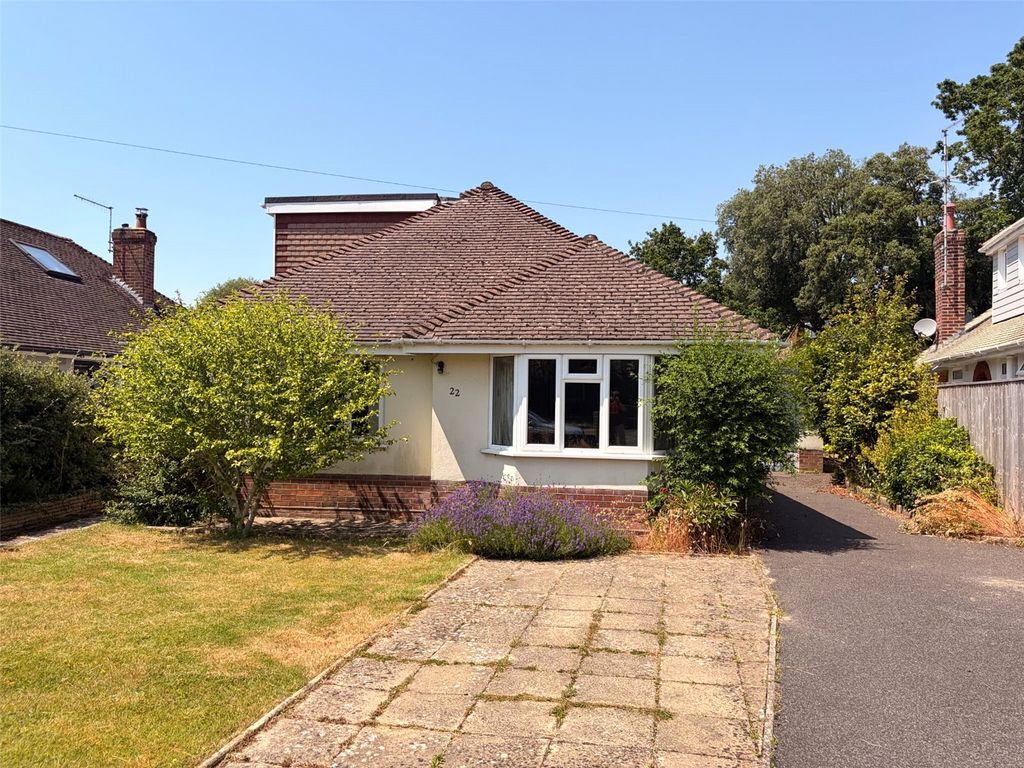 Property photo 1 of 12 Springfield Crescent