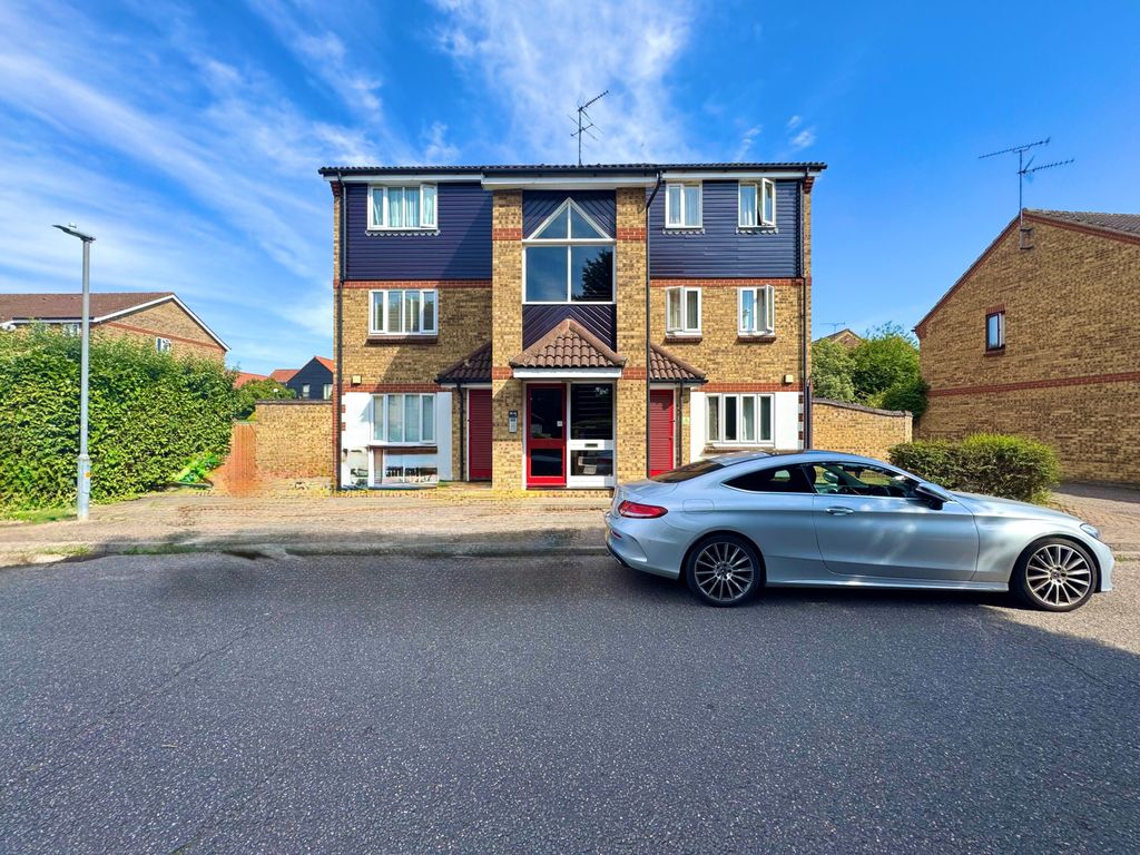 Property photo 1 of 8 Pearce Manor, Chelmsford, Essex, CM2 9Xh