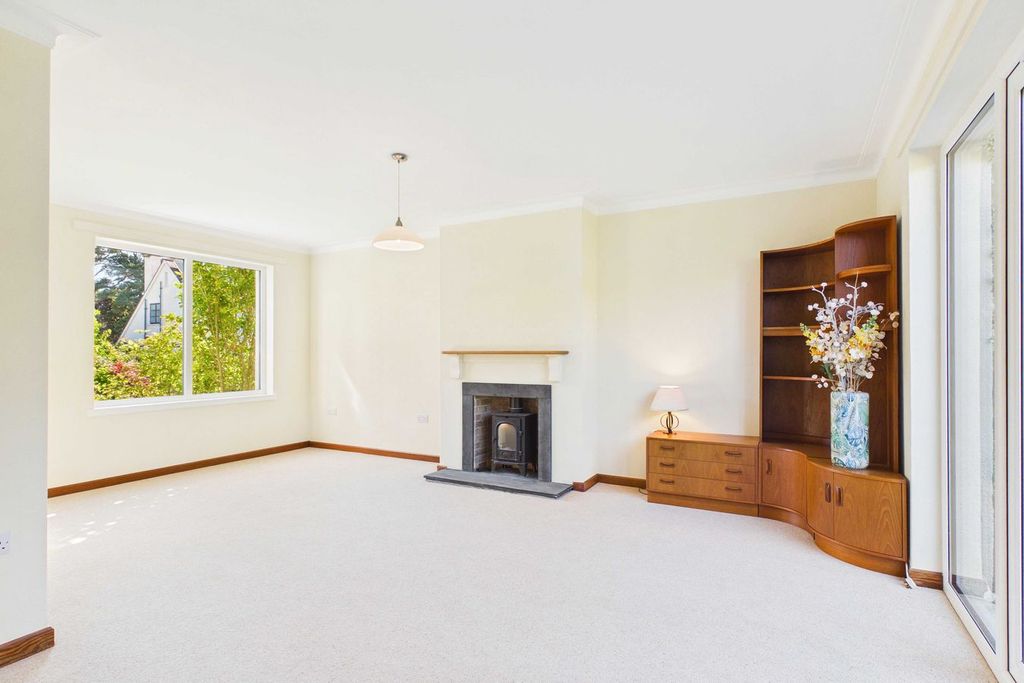 Property photo 3 of 42