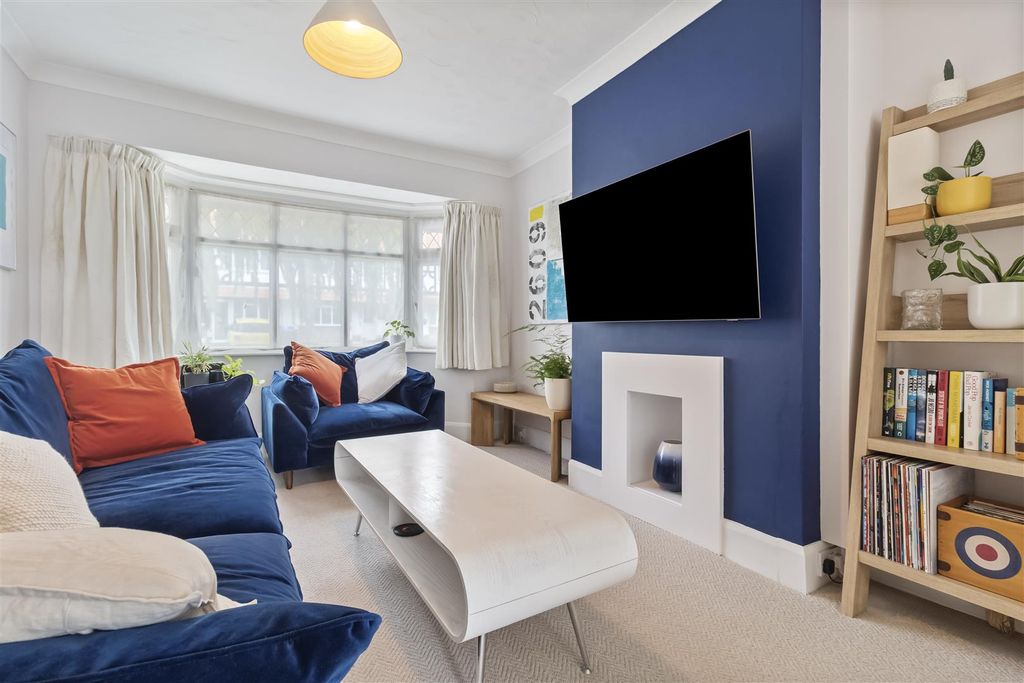 Property photo 2 of 22 11 Downlands Avenue-013.Jpg