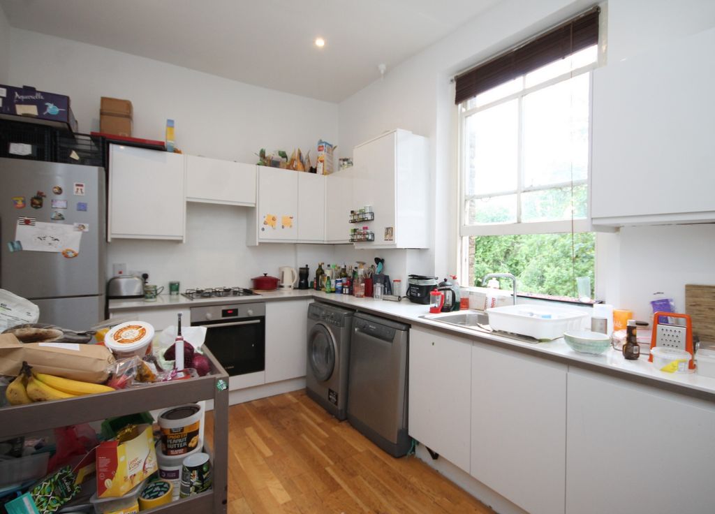 Property photo 2 of 7 Kitchen