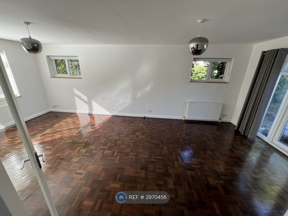 Property photo 2 of 9 Lounge