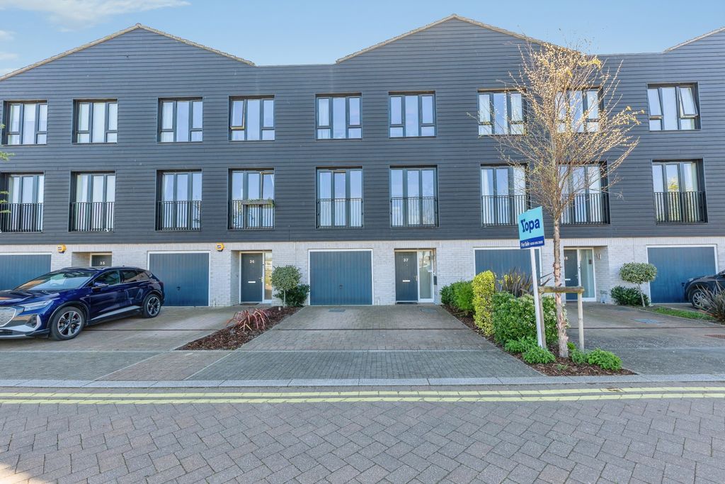 Property photo 1 of 20 Front