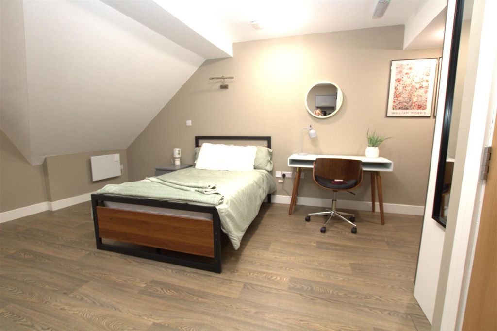 Property photo 1 of 3 Flat 9 .Jpg