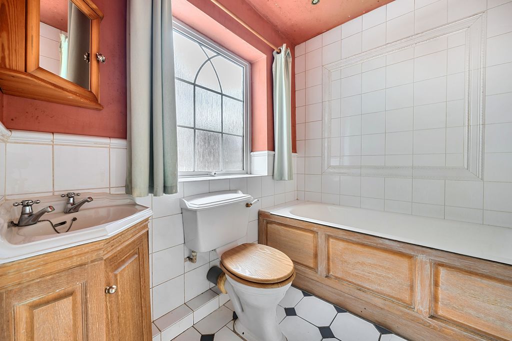 Additional image 11 of 4 bed detached house for saleEmpress Avenue, Farnborough GU14