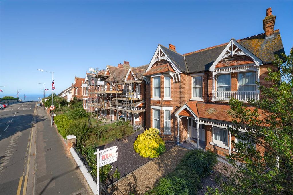 Property photo 1 of 36