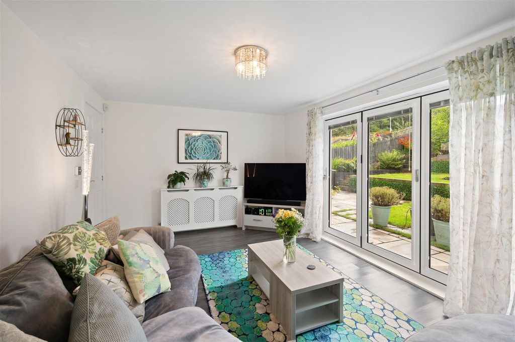 Property photo 2 of 43 22 Mickel Crescent 09.Jpg
