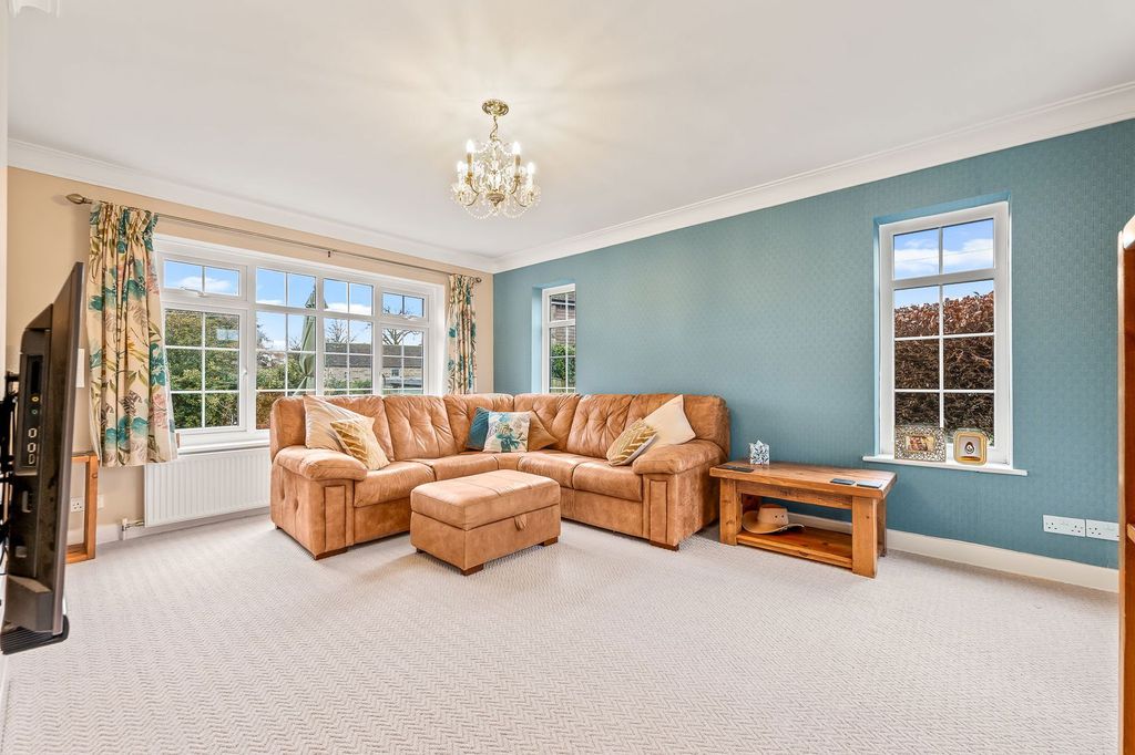 Property photo 3 of 33