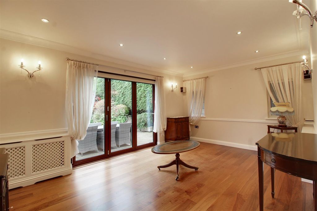 Additional image 8 of 4 bed detached house for saleBrookmans Avenue, Brookmans Park AL9