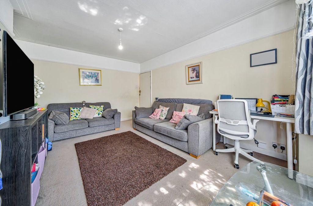 Property photo 2 of 8