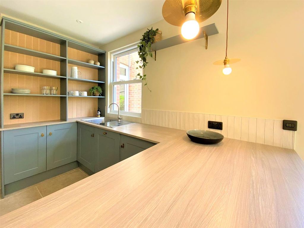 Property photo 3 of 14 Kitchen