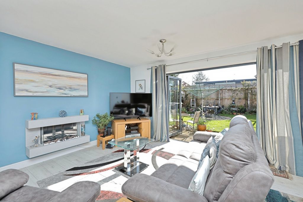 Property photo 3 of 16 Pbox-Img.Jpg