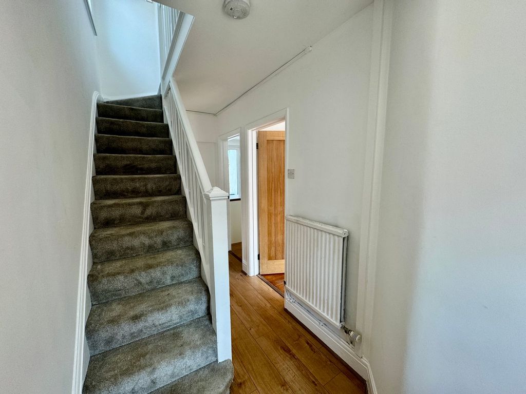 Property photo 2 of 25