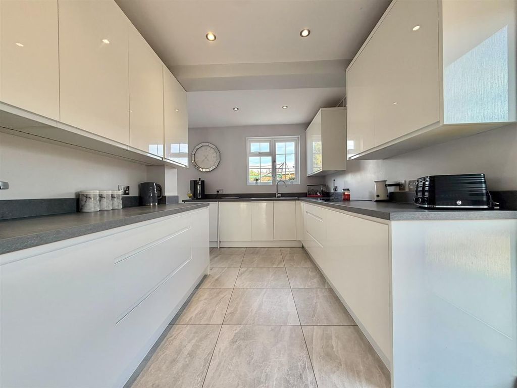Property photo 3 of 13 Kitchen