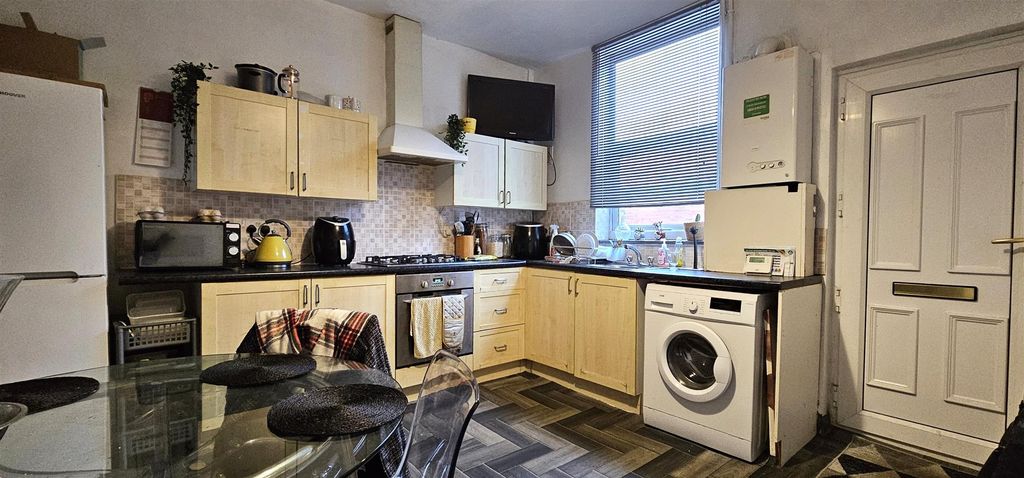 Property photo 3 of 6 Communal Kitchen