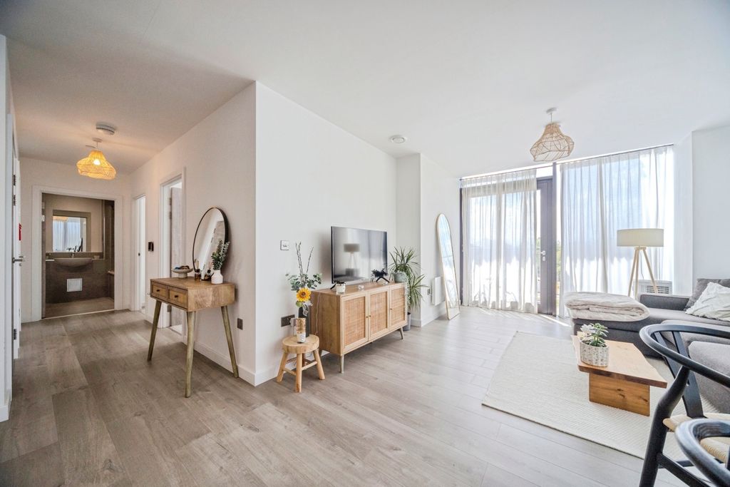 Property photo 2 of 14 Pbox-Img.Jpg