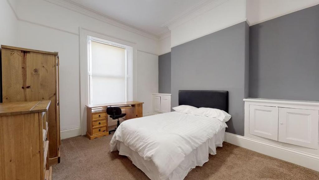 Property photo 3 of 8 Bedroom.Png