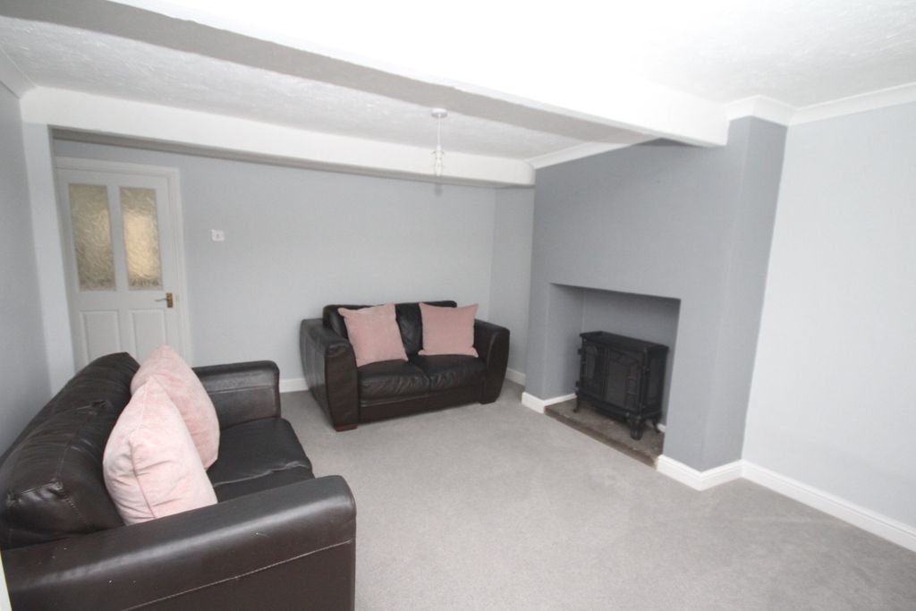 Property photo 3 of 12 Lounge