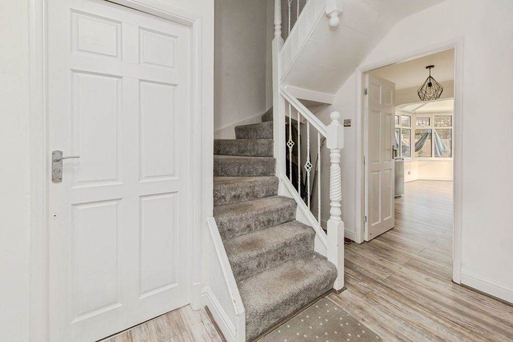 Property photo 2 of 17 Photo