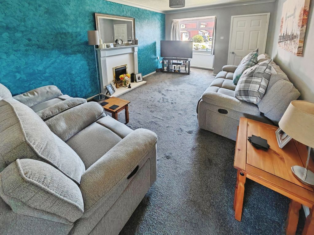 Property photo 2 of 22 Lounge