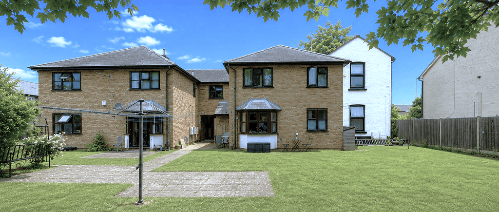 Property photo 1 of 8 Pet Friendly Ground Floor Apartment With Private Entrance, Parking &amp; Low Service Charges