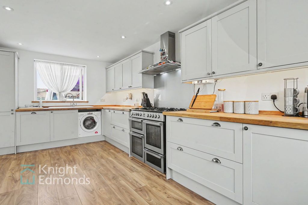 Property photo 3 of 15 Kitchen