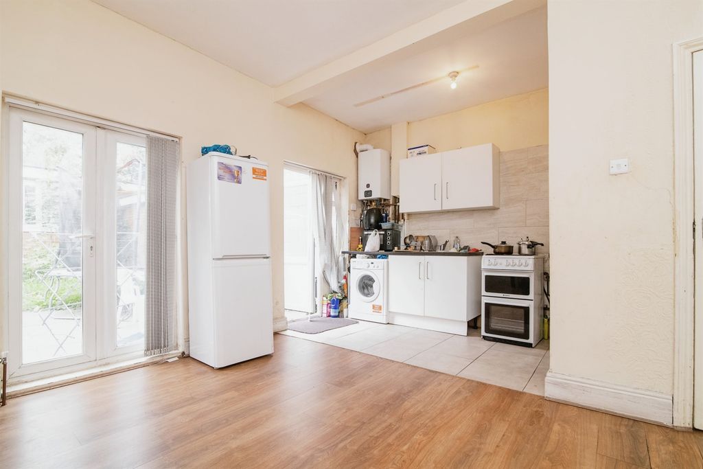 Property photo 2 of 14