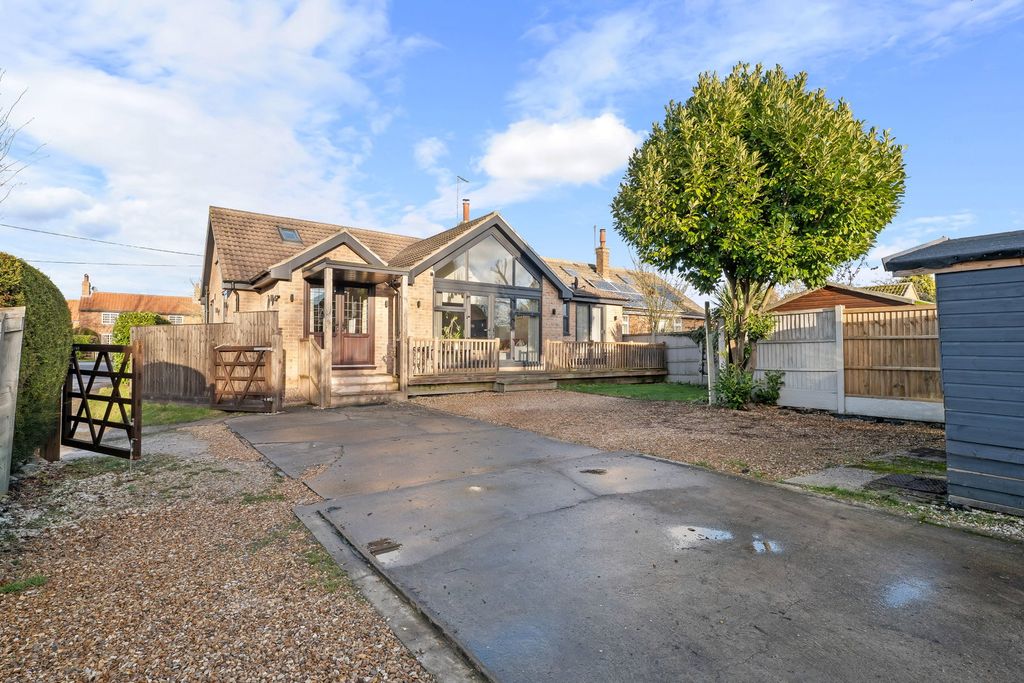 Property photo 2 of 31