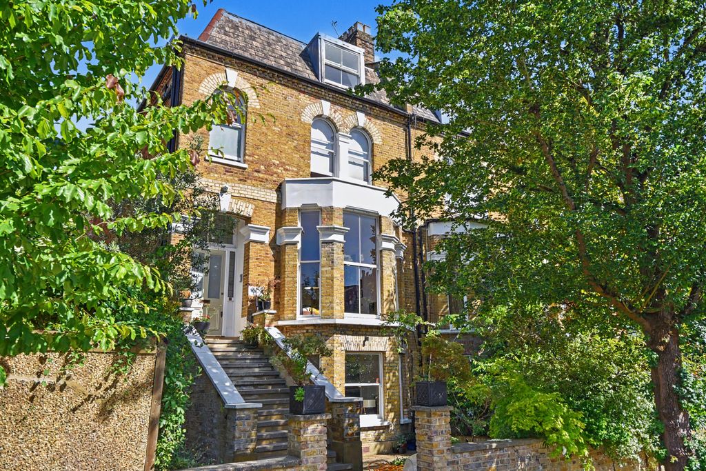 Property photo 1 of 31