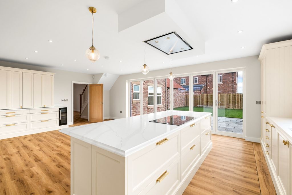 Property photo 2 of 16 4634642