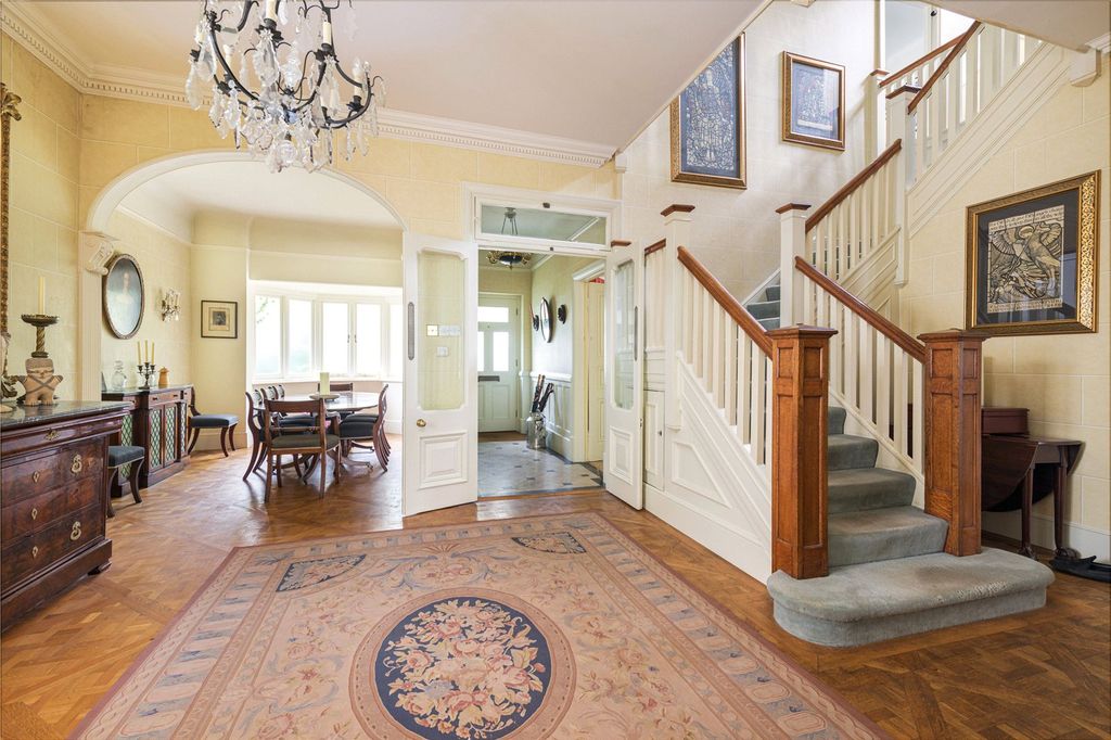 Property photo 3 of 14 Hallway