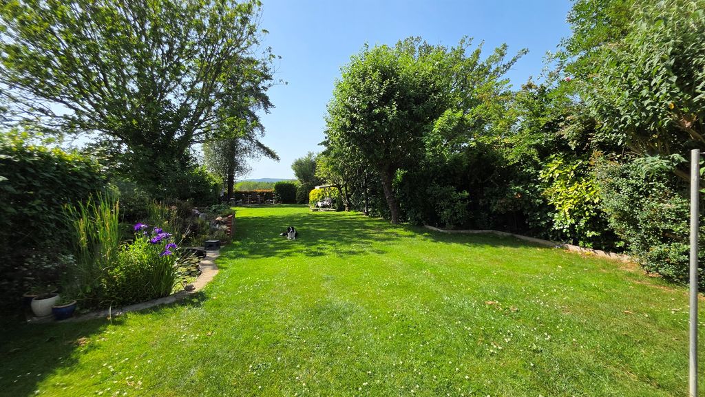 Property photo 2 of 11