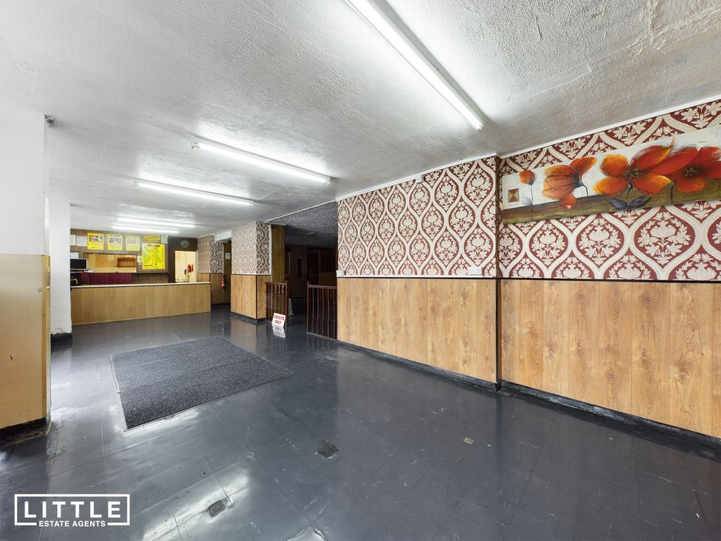 Property photo 3 of 10 Dining Area