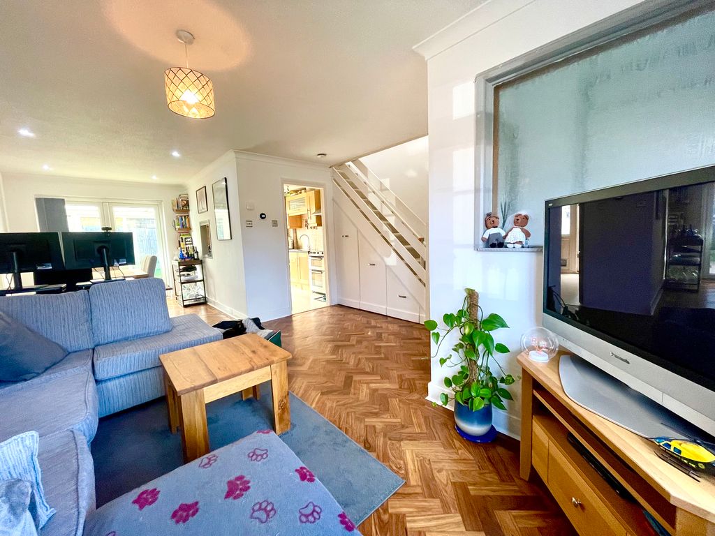 Property photo 2 of 28