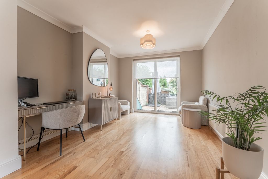 Property photo 3 of 28 4854585