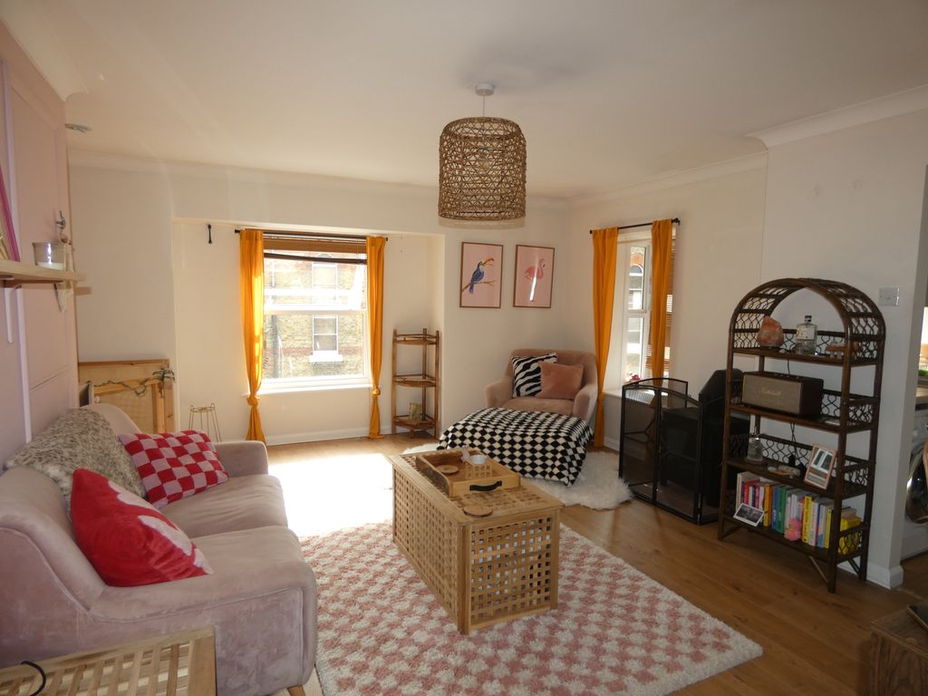 Property photo 3 of 9 Gallery