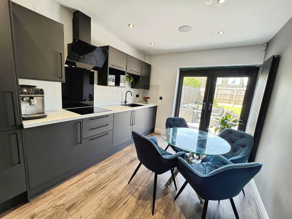 Property photo 2 of 16 Kitchen Diner