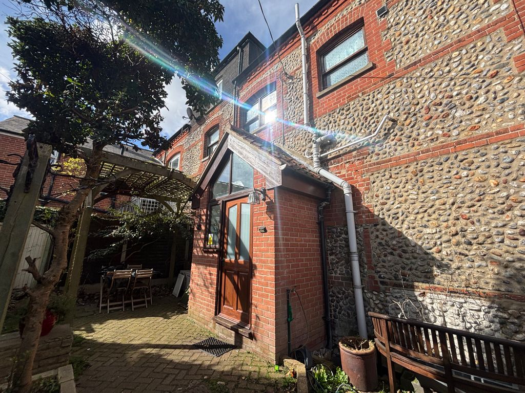 Property photo 1 of 12 Image