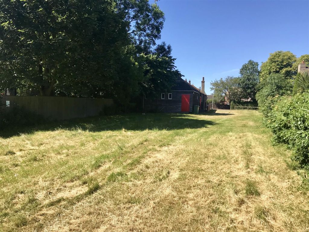 Property photo 2 of 6