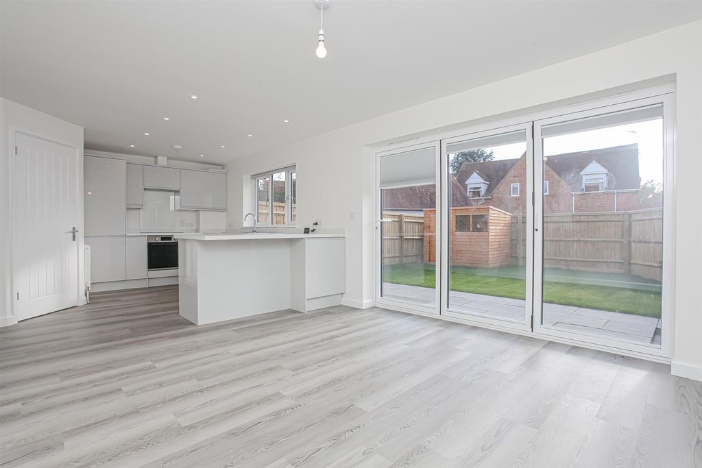 Property photo 2 of 11 Living.Jpg