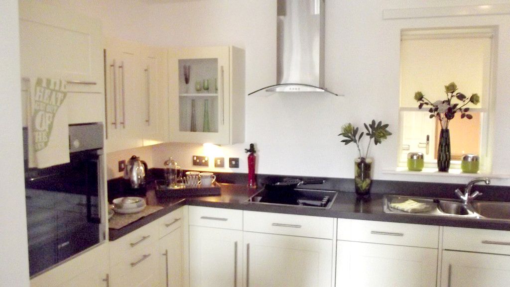 Property photo 3 of 9 Kitchen