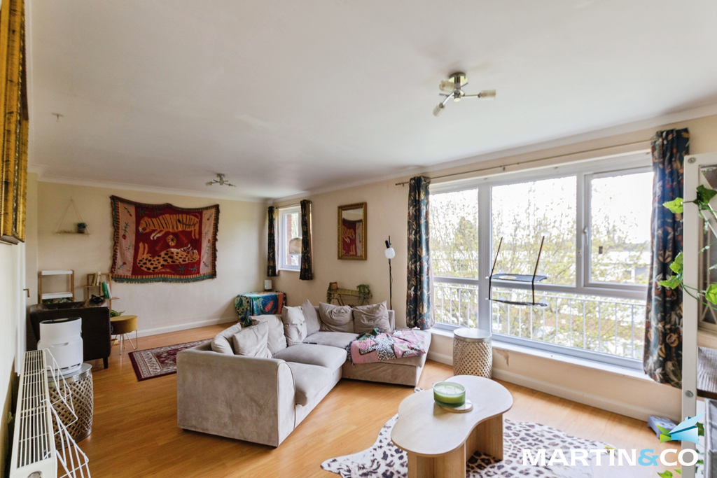 Property photo 3 of 8 Picture6